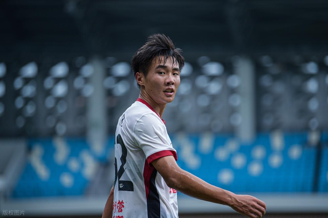 华体会体育在线-官宣！17岁新星前锋，获中国足球金童奖，U17亚预赛狂轰5场9球